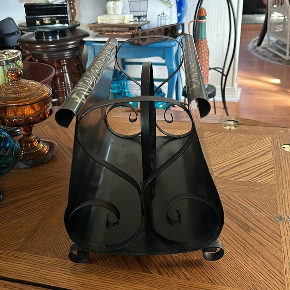 Vintage Black Metal Toleware Magazine Rack with Painted Pheasants - Picture 6 of 8